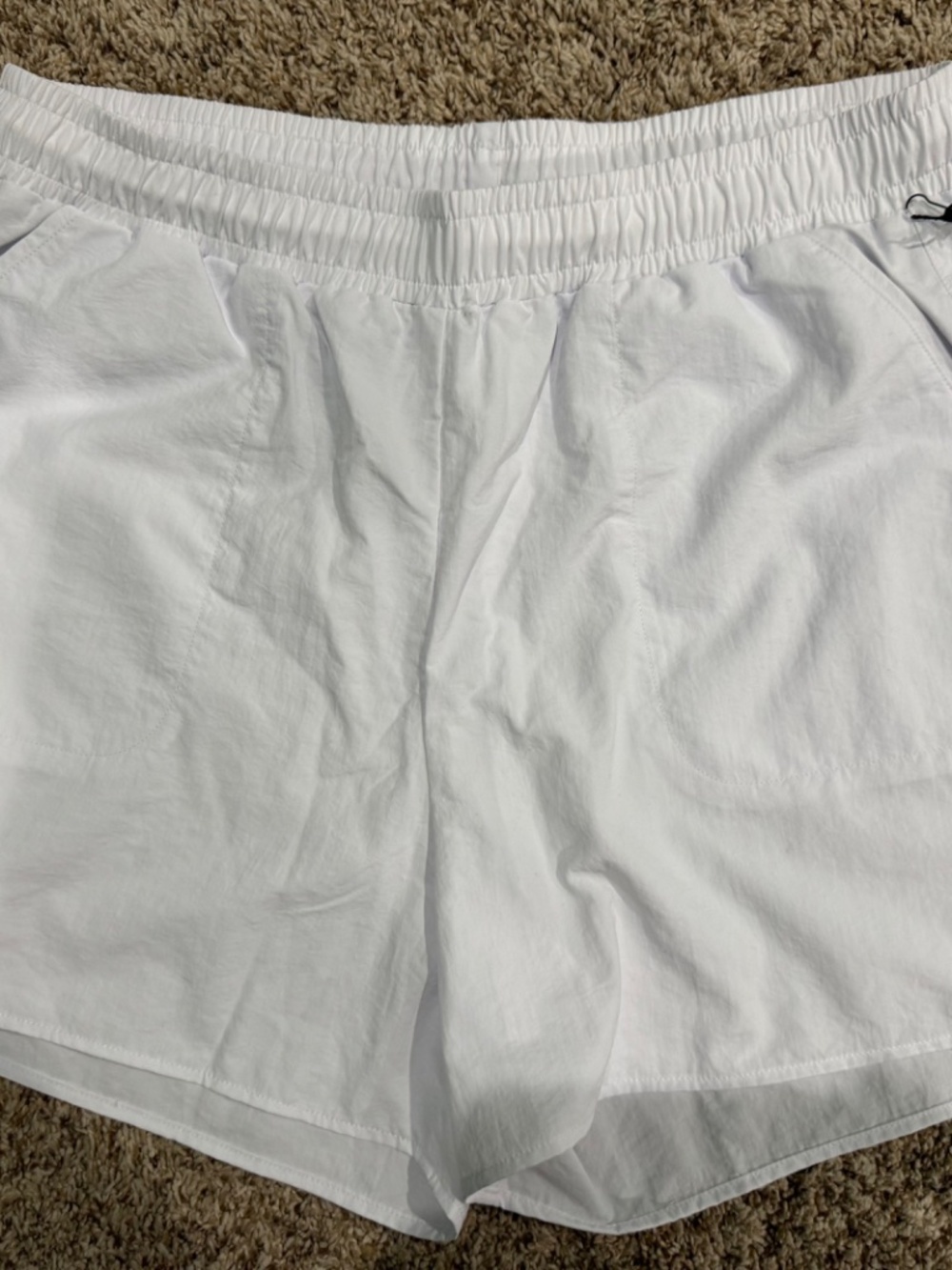 ALO Yoga Alumni Short in white size large - Picture 2 of 5